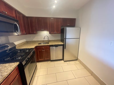 Sunny private bedroom near northeastern/longwood Main Photo