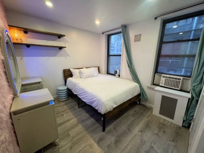 Move-in Ready Room! All Bills Paid - No Extra Cost Main Photo