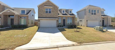 Free room to errands-runner!  Main Photo