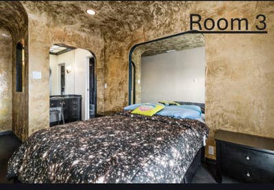 Private Room in 1920s Hollywood Hills Home Main Photo