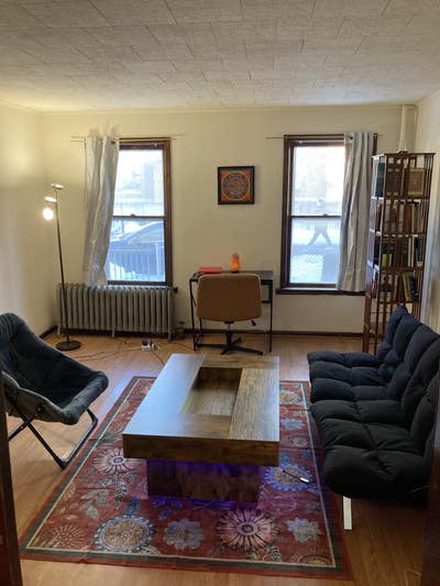 Large bed w/private bath 8 min walk from JSQ PATH Main Photo