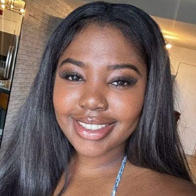 Hi I’m Tali and I’m in NYC for work and I... Main Photo