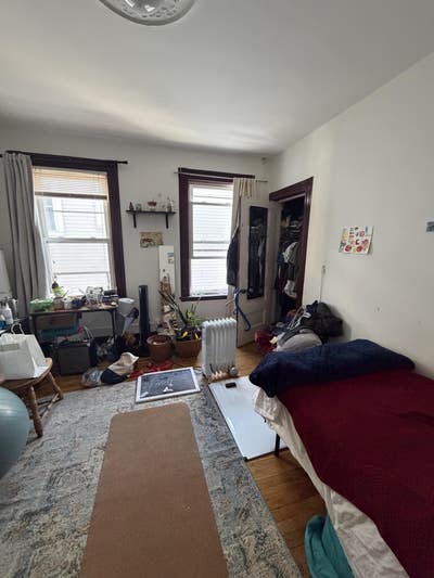 Large room on Mission Hill  Main Photo