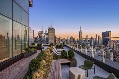 Corner 1 bedroom for short term (Unifurnished) Main Photo