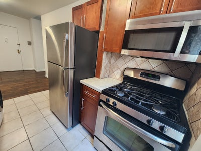 Sunny King size room in Hamilton Heights  Main Photo