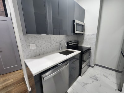 Last Room in Duplex Apartment-W/D Main Photo