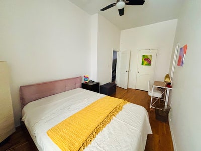 Room for rent in a beautiful 2-bedroom apartment Main Photo