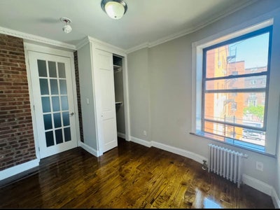 Roommates in place/Final Large Bedroom available Main Photo