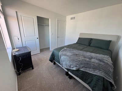 Room for rent Main Photo