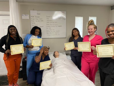 CNA and nursing student looking for a room Main Photo