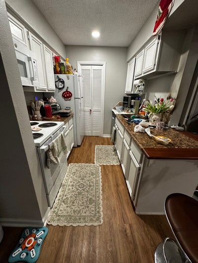 Sublease for 2 Bd 1.5 Bth Townhouse Main Photo