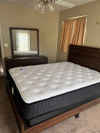 Room for rent downtown  Main Photo