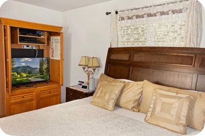 Spacious Private Rooms in Quiet Home Main Photo