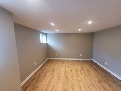 Bedroom w/ en suite Bath avail in Central District Main Photo