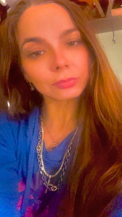 37 year old woman looking for a room now Main Photo