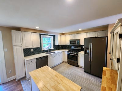 Rooms available for rent in cozy townhome Main Photo