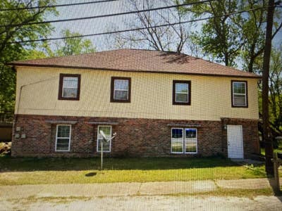 Comfortable Duplex in a SafePleasant Neighborhood Main Photo
