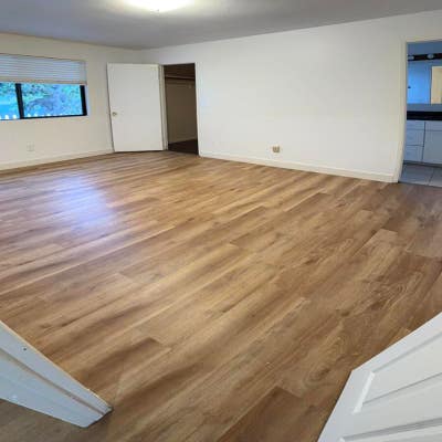 Private bed private bath 190sqft plus walk_in clo Main Photo