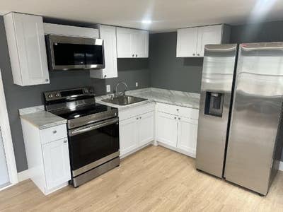 Fully Remodeled Home_WaterGarbage & Lawn Included! Main Photo