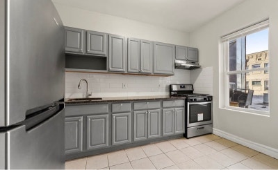 Renovated  Studio in the desirable lovation of Eas Main Photo