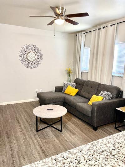 Quietcomfortable 1BR HouseFull KitchenBackyard and Main Photo