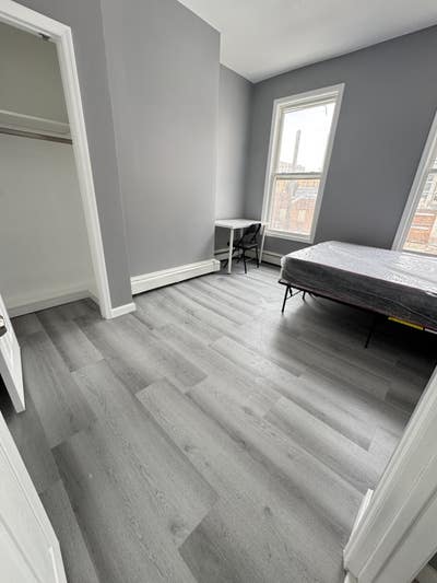 Month to Month, Brand New, free laundry, 7 mins  Main Photo