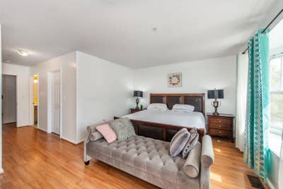 Beautiful 4 bedroom with backyard available, clean Main Photo