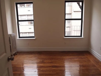 Spacious furnished 3 bedroom apt in Wash Heights. Main Photo
