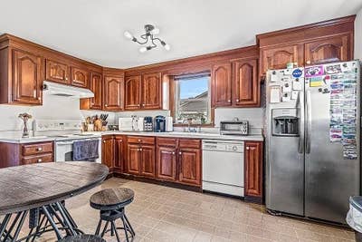 Ready for move in - Framingham/Ashland line Main Photo