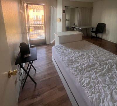 Large room Main Photo