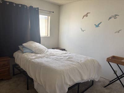 Bedroom in DWTN HB  Main Photo