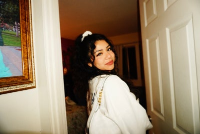 Female student needs Anaheim room for $700 Main Photo