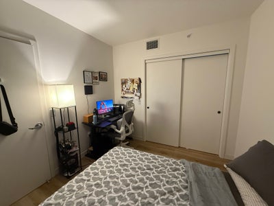 Private Bed & Bath in Luxury Downtown Oakland  Main Photo
