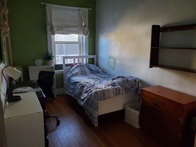 Fully Furnished bedroom available Feb. 15th Cooli  Main Photo