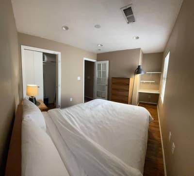 Fully furnished bedroom in downtown Main Photo