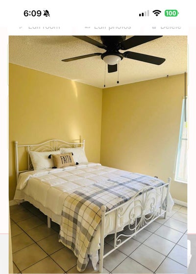 Warm and cozy room Main Photo