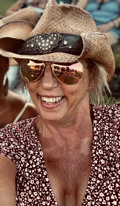 Room wanted in quiet home Main Photo