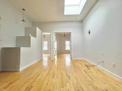 Rooms in Massive 4 Bed 2 Bath in Bushwick! Main Photo