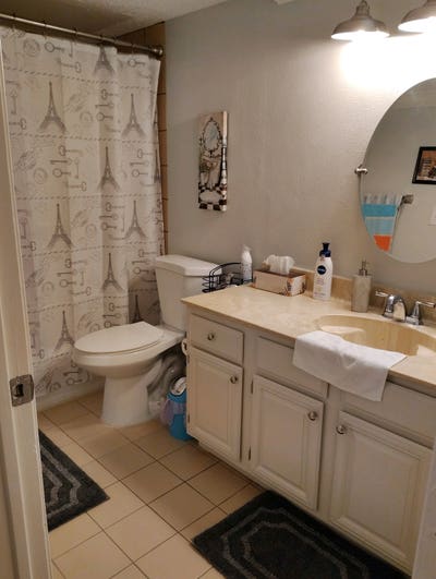 Room for rent Main Photo