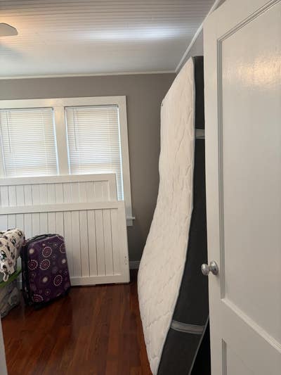 Room for rent/shared bathroom  Main Photo