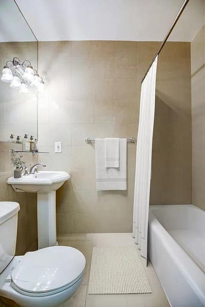 Ideal location, amenities are included  Main Photo