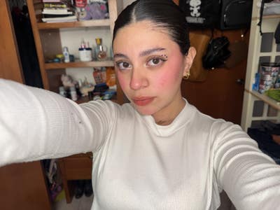 Responsible female looking for room in LA Main Photo