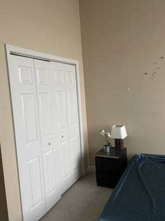 Waterfront Large Room Avail w/ Gym, Laundry Main Photo