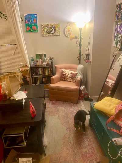 Three bedroom house, looking for two roommates Main Photo