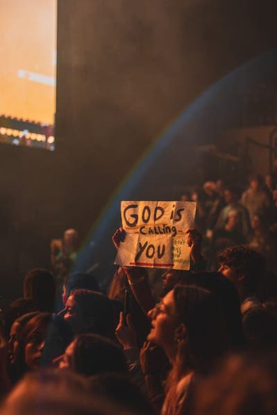 Female student looking for a room in LA Main Photo