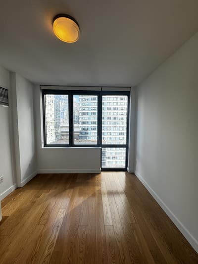 Looking for 1 More Roommate! 🚨 Main Photo