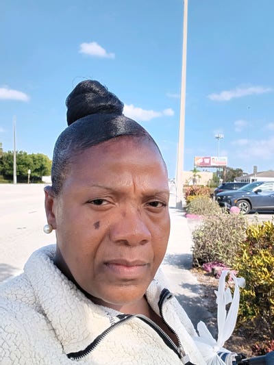 Professional Female seeks a large room Main Photo