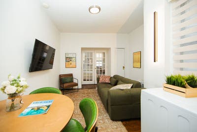 1 bed in East Village on a flexible lease Main Photo
