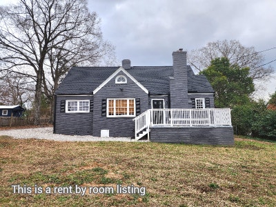 Private room with own bathroom available in an up Main Photo