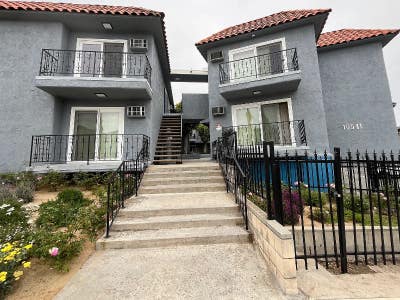 Modern 1 Bed Condo in Los Angeles _ Main Photo